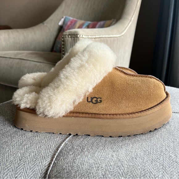 UGG Slipper - Picture 3 of 5